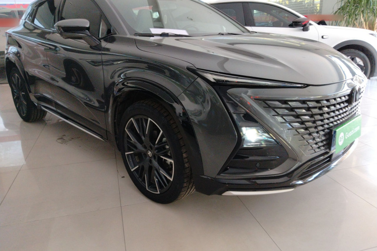 长安UNI-T 2023款 第二代 1.5T 尊贵型车身外观3