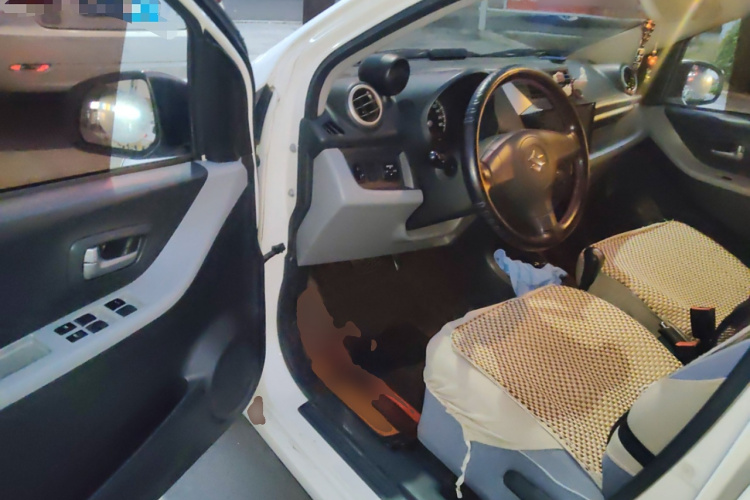 铃木 奥拓 2013款 1.0L 自动豪华型中控内饰20