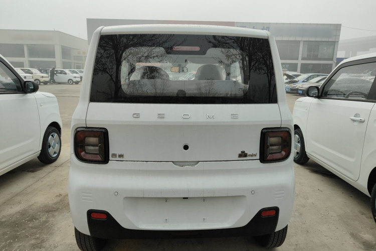 吉利银河 2024款 熊猫mini 200km 耐力熊车身外观6