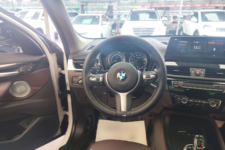 宝马X1 2022款 sDrive25Li 领先型中控内饰13