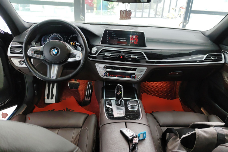 宝马7系 2018款 730Li 领先型 M运动套装中控内饰12