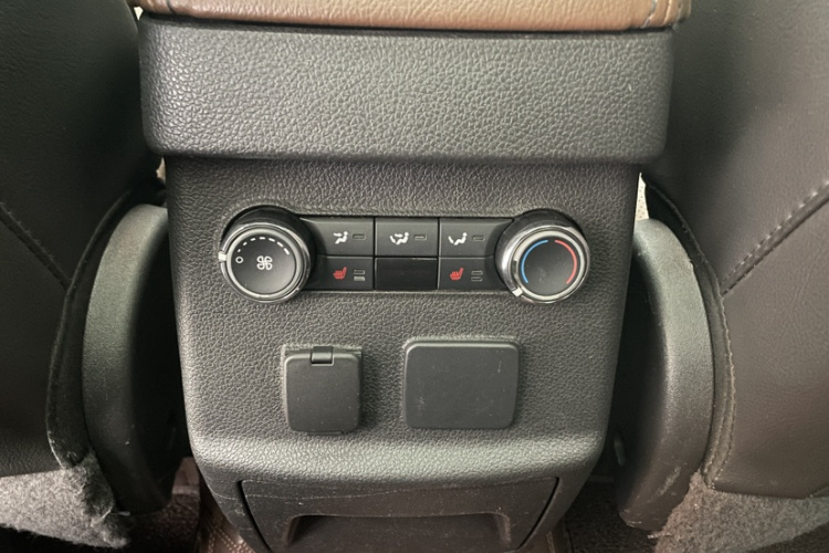 福特 探险者(进口) 2013款 3.5L 尊享型中控内饰7007