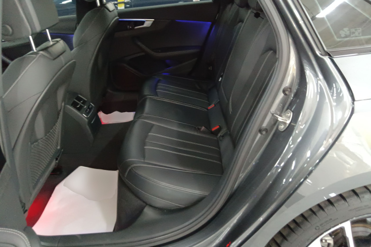 奥迪A4L 2023款 40 TFSI 豪华动感型中控内饰21