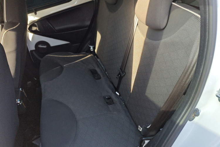 比亚迪F0 2015款 1.0L AMT 铉酷型中控内饰21