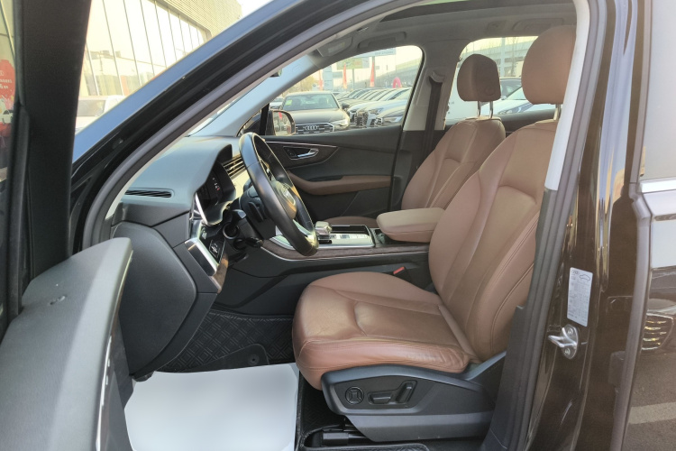 奥迪Q7 2022款 45 TFSI quattro S line运动型局部细节19