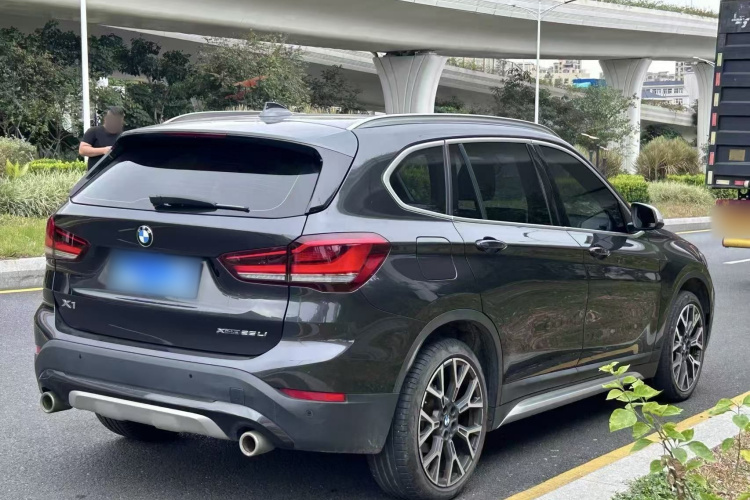 宝马X1 2022款 xDrive25Li 尊享型车身外观6003