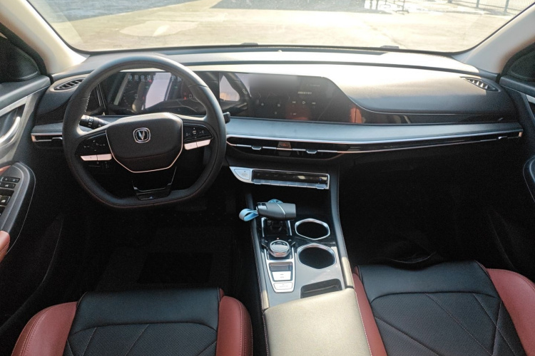 长安 逸动 2024款 PLUS 蓝鲸NE 1.4T GDI DCT高能版中控内饰12