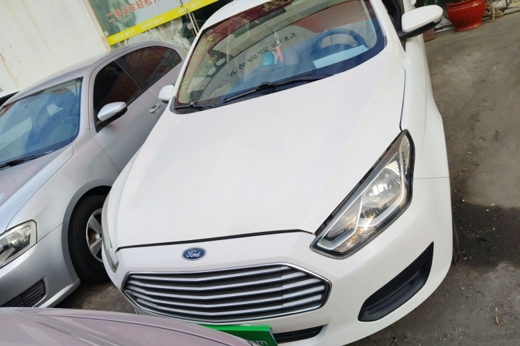 福特 福睿斯 2017款 改款 1.5L 手动舒适型车身外观2