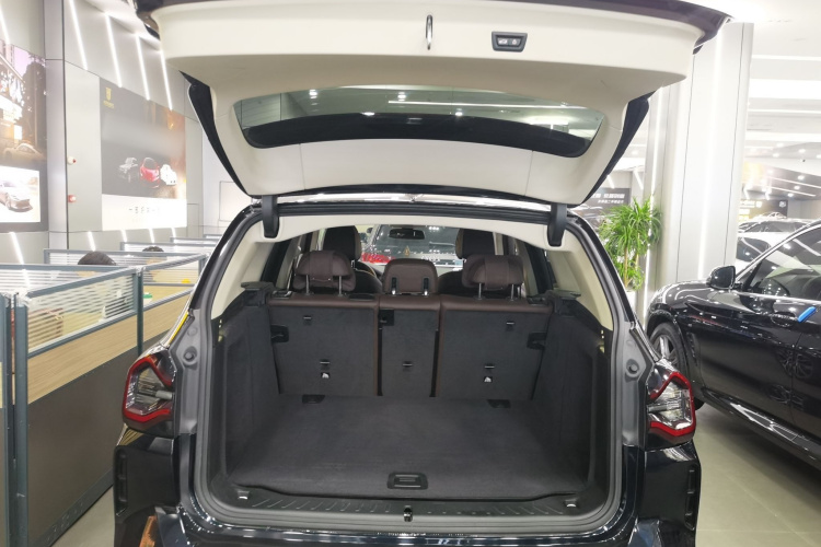 宝马X3 2022款 xDrive30i 领先型 M曜夜套装机舱底盘23