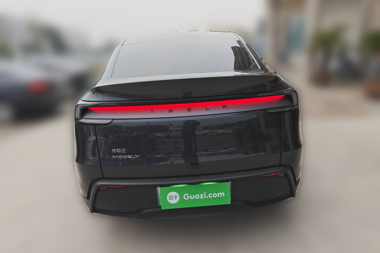 特斯拉 Model Y 2025款 后轮驱动 首发版车身外观6