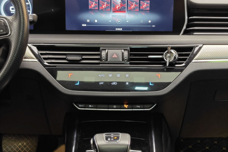 红旗HS5 2019款 2.0T 智联旗享四驱版中控内饰7006