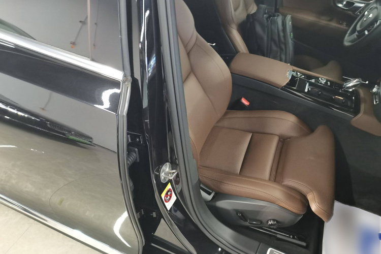 沃尔沃S90新能源 2025款 插电式混动 四驱长续航智雅豪华版局部细节41