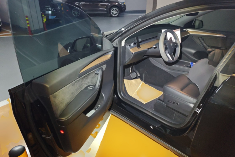 特斯拉 Model Y 2022款 改款 后轮驱动版中控内饰20