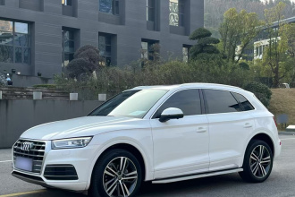 奥迪Q5L 2020款 改款 40 TFSI 荣享进取型