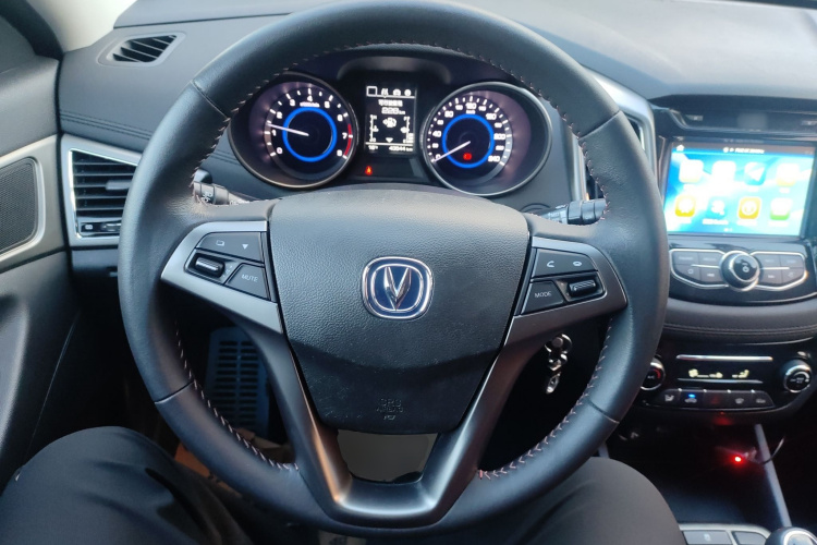 长安 逸动 2016款 XT 1.6L 手动俊酷型局部细节13