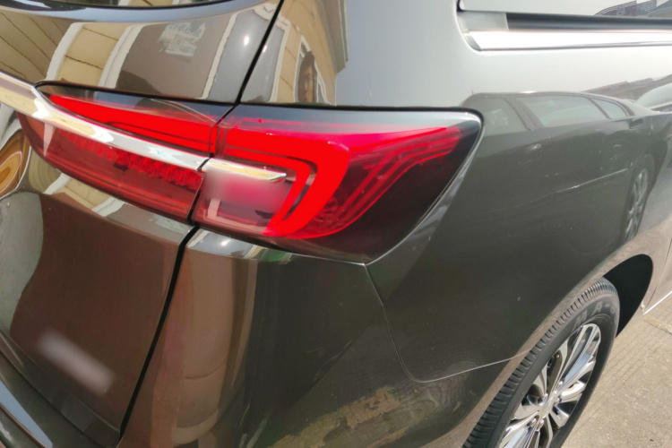 别克GL8 2021款 陆上公务舱 652T 舒适型车身外观9