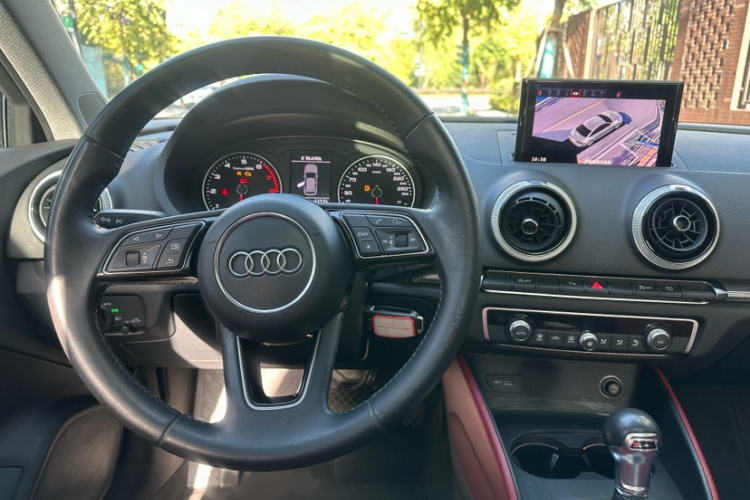 奥迪A3 2018款 30周年年型 Sportback 35 TFSI 风尚型中控内饰7002