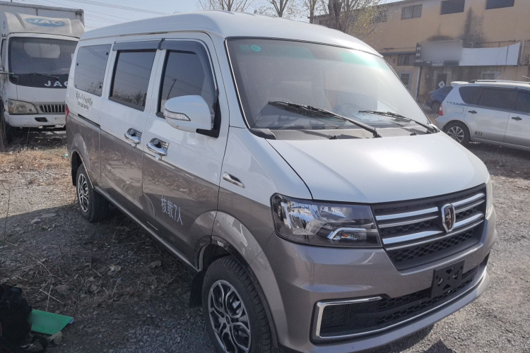 金杯 小海狮X30 2024款 1.5L 财富型客车 5/6/7座车身外观3