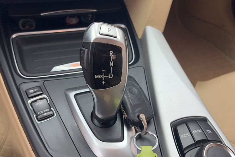 宝马3系 2013款 320i 时尚型局部细节18