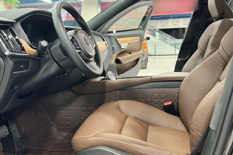 沃尔沃S90 2023款 B5 智逸豪华版中控内饰7005