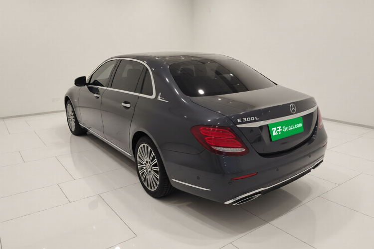 奔驰E级 2020款 改款 E 300 L 殊享版车身外观5