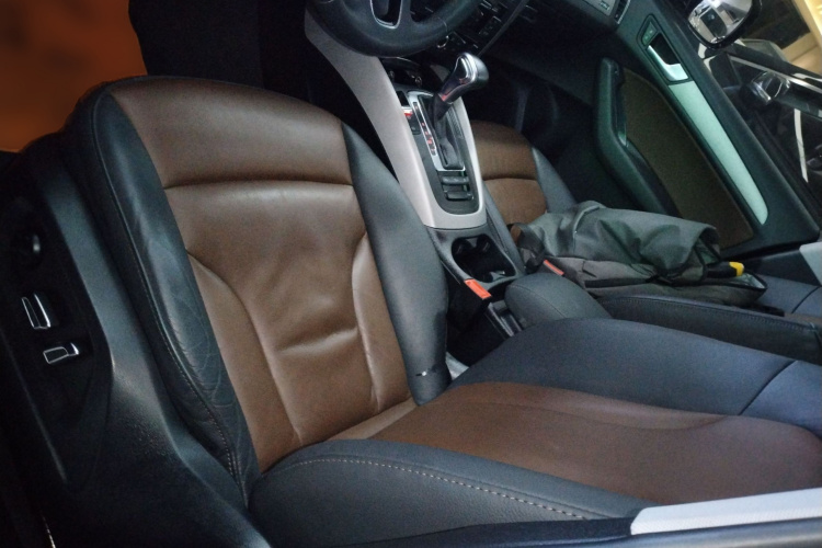 奥迪Q5 2018款 典藏版 40 TFSI 进取型中控内饰19