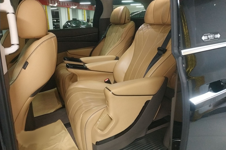 腾势D9 2022款 DM-i 1040 尊贵型中控内饰7004