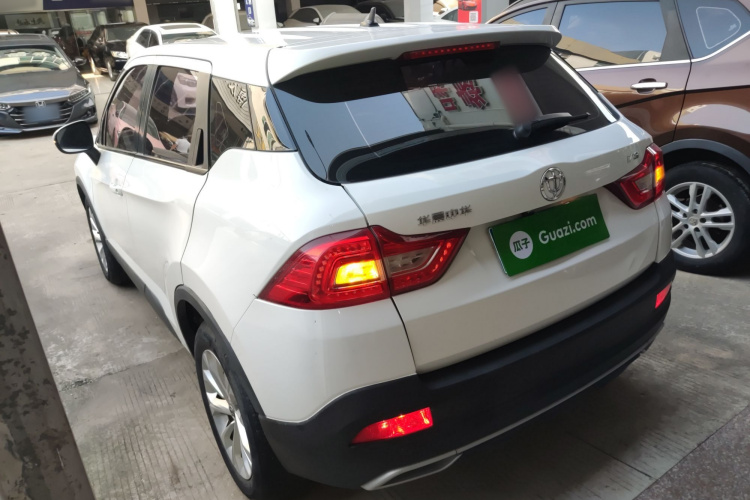 中华V3 2017款 1.5L 自动舒适型车身外观6003