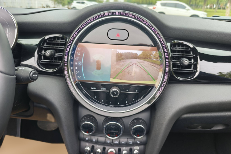 MINI 2023款 2.0T COOPER S CABRIO 艺术家中控内饰7004