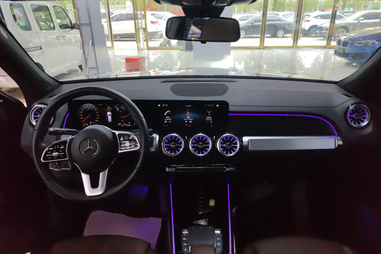 奔驰GLB 2023款 GLB 220 动感型中控内饰7002