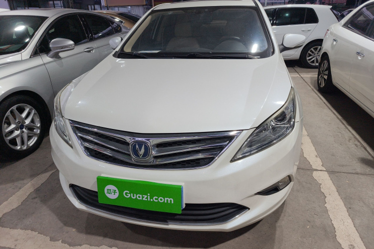 长安 逸动 2015款 1.6L 自动豪华型车身外观2