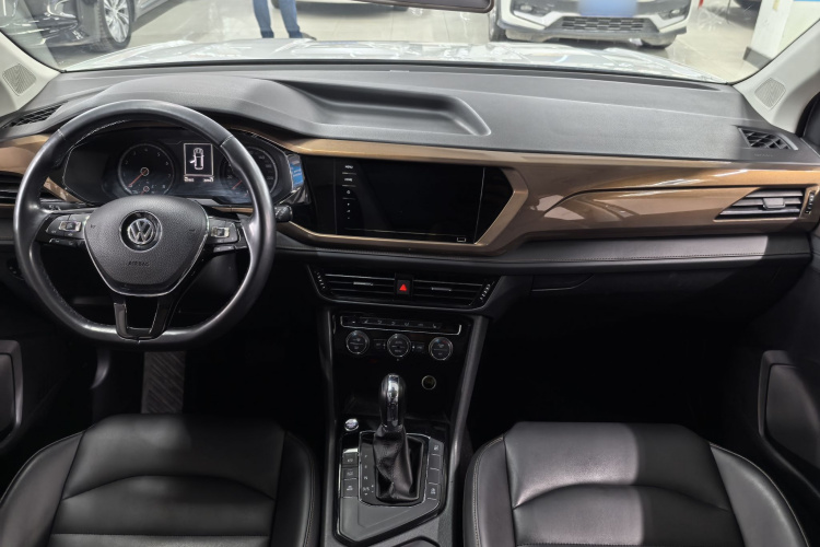 大众 途岳 2019款 280TSI 两驱豪华版 国V中控内饰7001