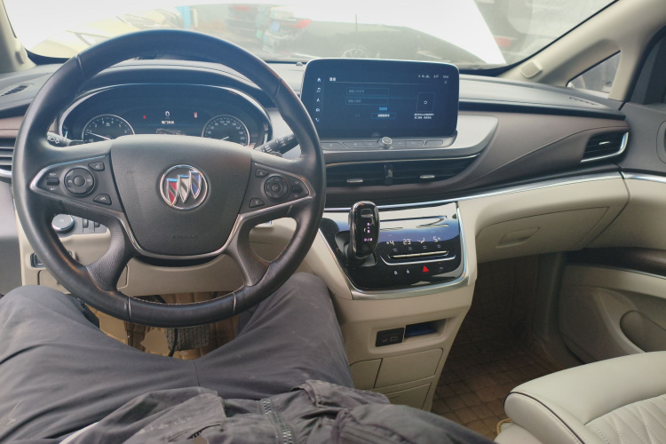 别克GL8 2023款 陆上公务舱 652T 豪华型中控内饰7002
