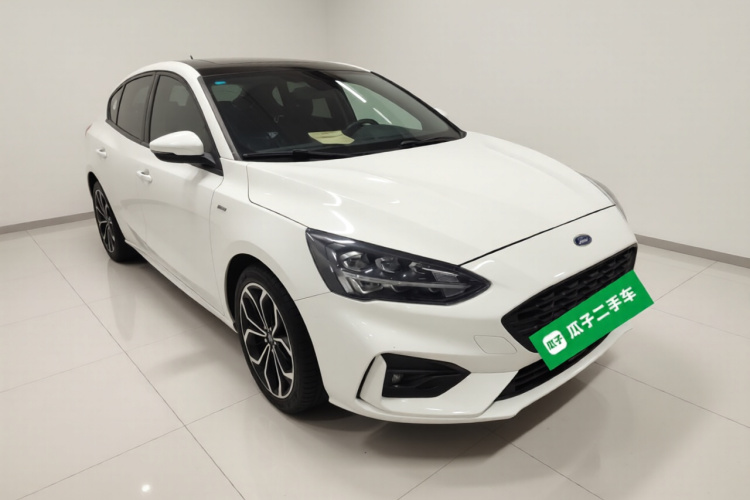 福特 福克斯 2021款 三厢 EcoBoost 180 自动ST Line车身外观3