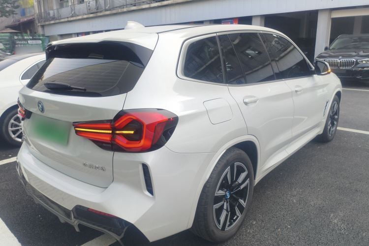 宝马iX3 2024款 领先型车身外观7