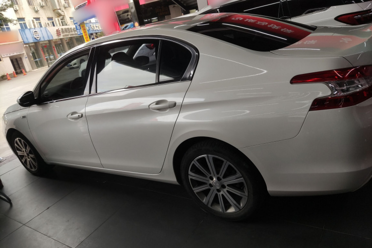 标致408 2016款 1.6T 自动豪华版车身外观4