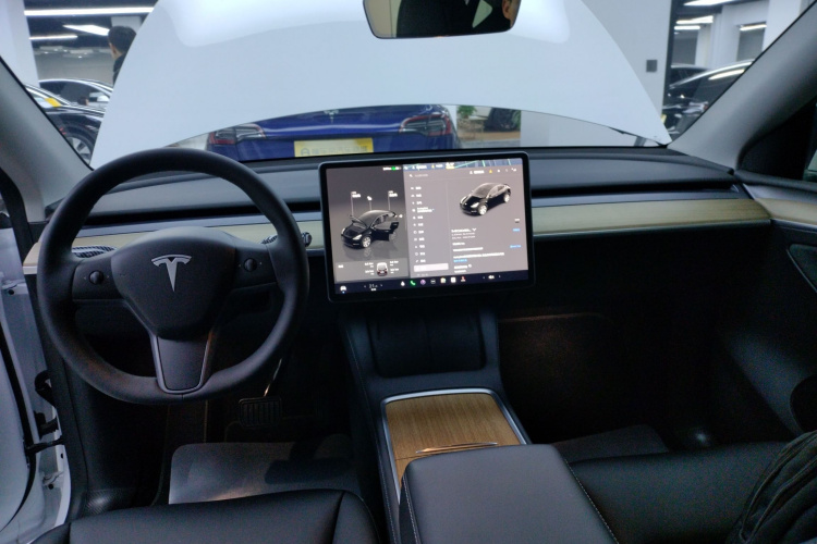 特斯拉 Model Y 2022款 改款 长续航全轮驱动版中控内饰7002