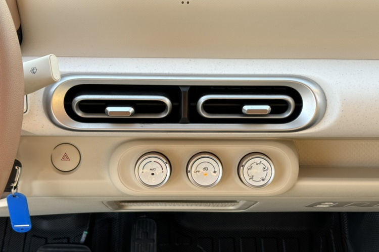 五菱汽车 宏光MINIEV 2024款 第三代 215km 青春版局部细节16