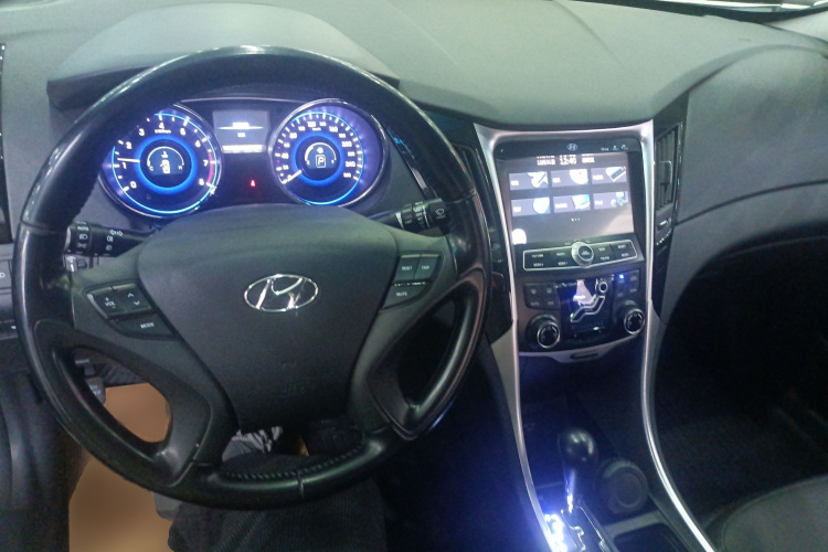 现代 索纳塔 2015款 经典 2.0L 自动豪华版中控内饰7002