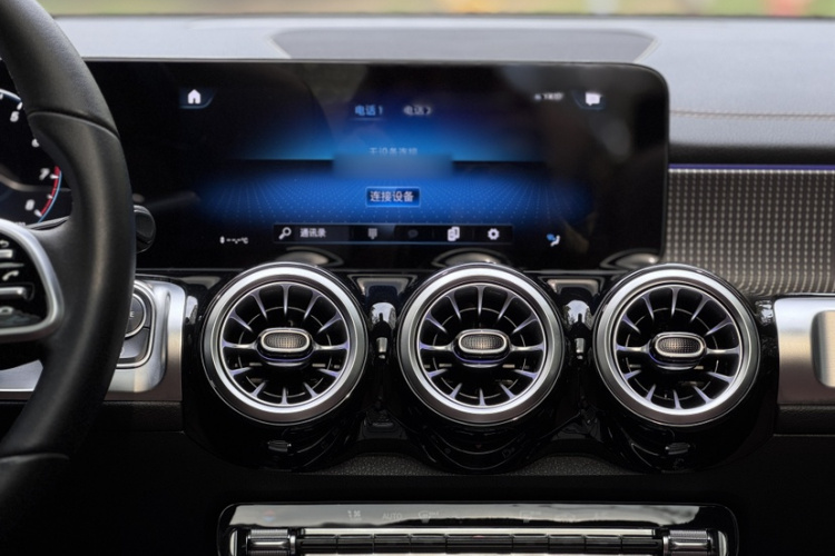 奔驰GLB 2023款 GLB 220 动感型中控内饰7006