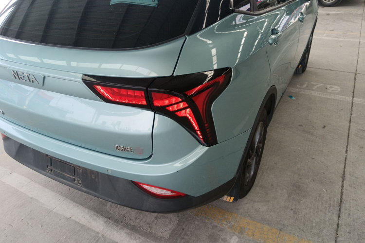 哪吒汽车 哪吒V 2021款 标准续航娱乐版升级型车身外观9