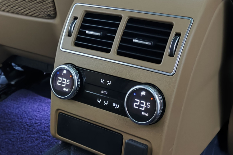 捷豹XFL 2021款 XFL 2.0T P250 两驱尊享豪华版中控内饰7009