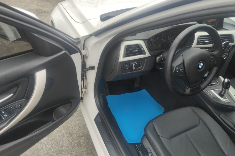 宝马3系 2016款 320i 时尚型中控内饰20