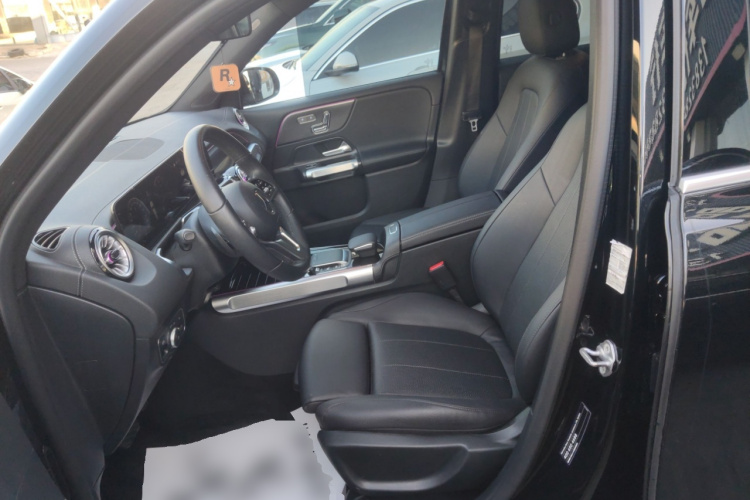 奔驰GLB 2022款 GLB 220 时尚型中控内饰19