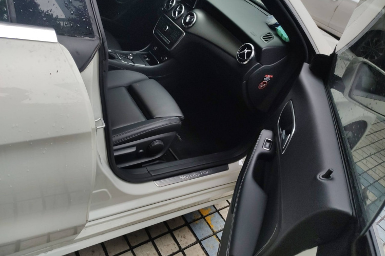 奔驰CLA 2016款 改款 CLA 200 时尚型局部细节9005