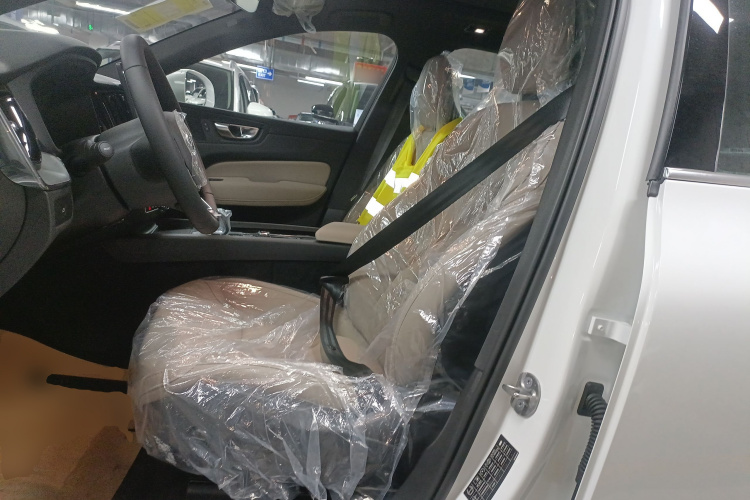 沃尔沃XC60 2026款 B5 四驱智逸豪华版中控内饰19