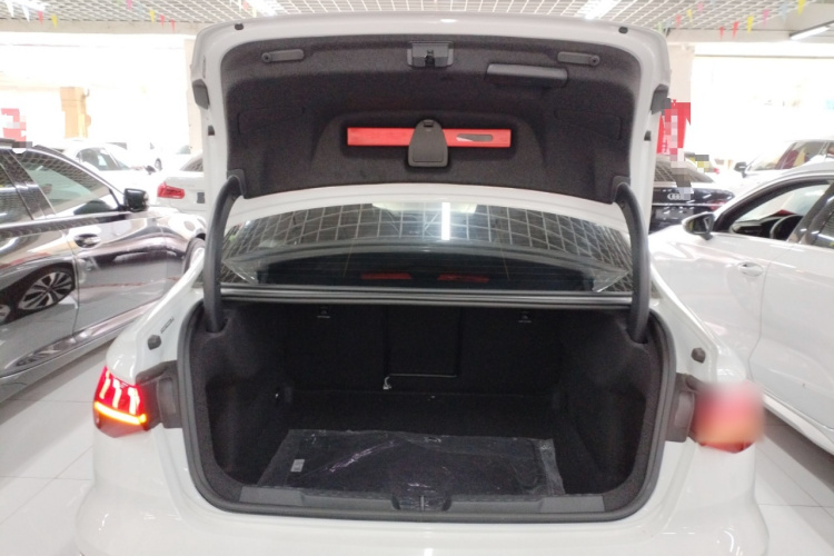 奥迪A3 2023款 改款 A3L Limousine 35 TFSI 进取致雅型机舱底盘23