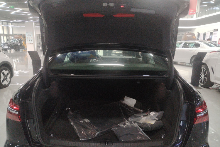 奥迪A6L 2023款 40 TFSI 豪华动感型机舱底盘23