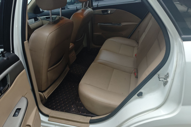 别克 凯越 2013款 1.5L 自动经典型中控内饰21