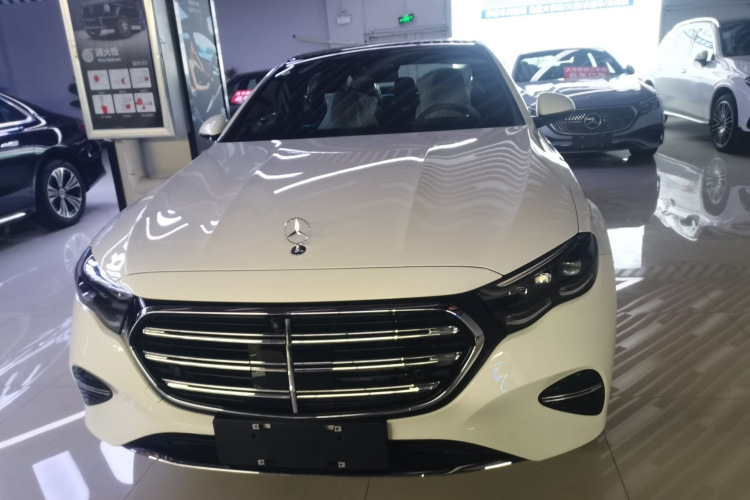 奔驰E级新能源 2024款 E 350 e L 插电式混合动力轿车车身外观2